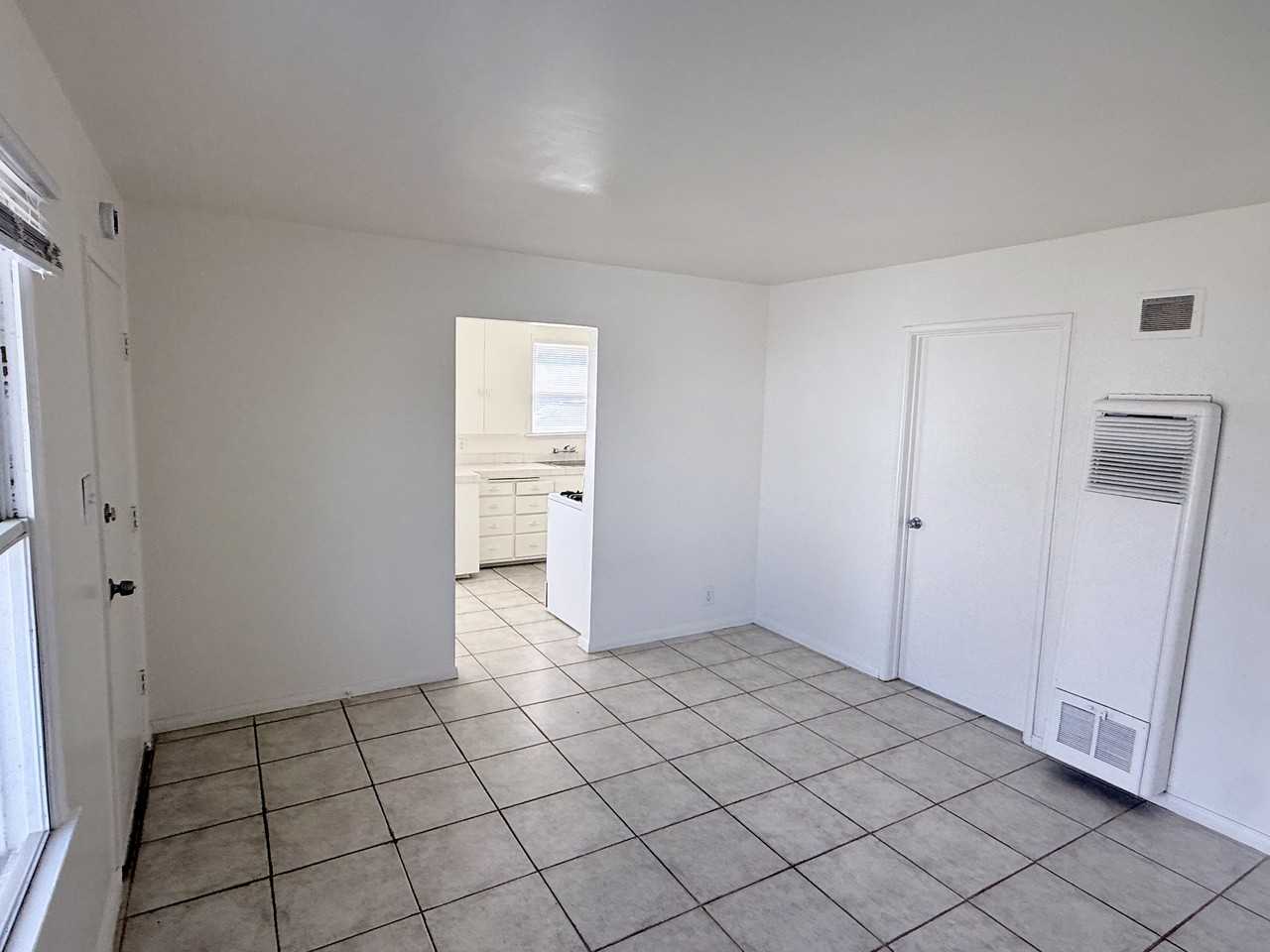 24446 Myers Ave - Photo 5 of 16