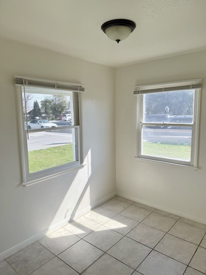 24446 Myers Ave - Photo 6 of 16