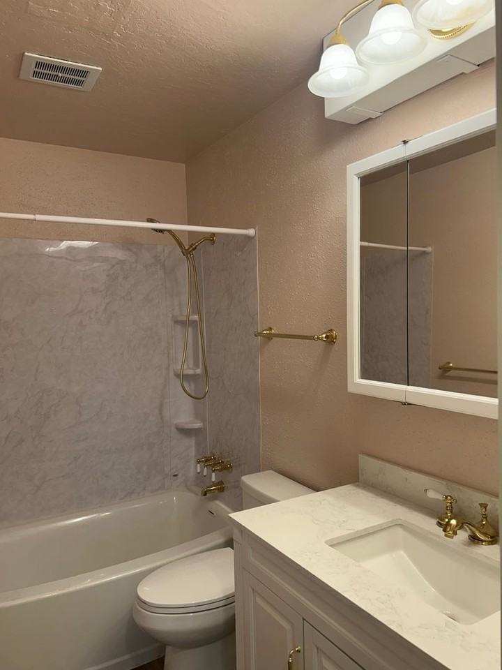 1570 Waverly Dr Se - Photo 4 of 6