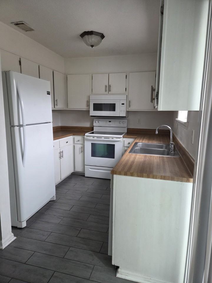 1100 Pineland Ave #1 - Photo 2 of 19