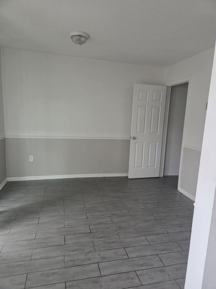 1100 Pineland Ave #1 - Photo 3 of 19