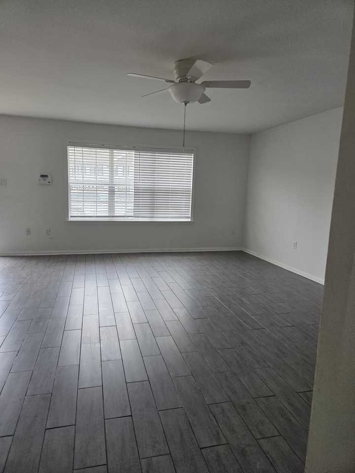 1100 Pineland Ave #1 - Photo 4 of 19