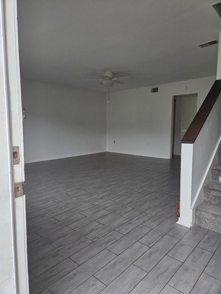 1100 Pineland Ave #1 - Photo 6 of 19