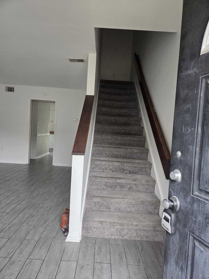 1100 Pineland Ave #1 - Photo 7 of 19