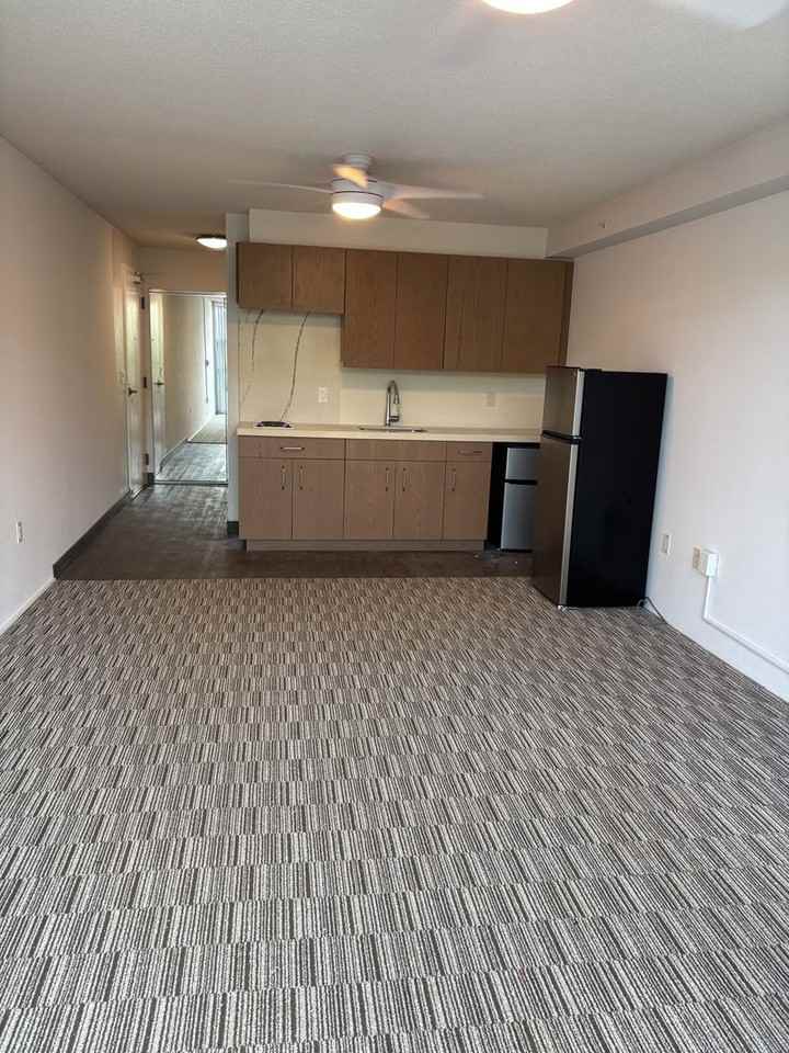 HALE MANU - Photo 6 of 9