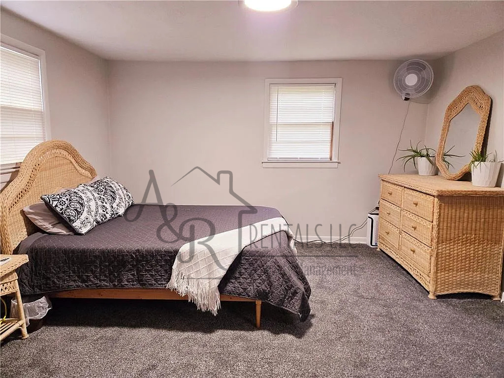 919 E Washington St #1 - Photo 2 of 3