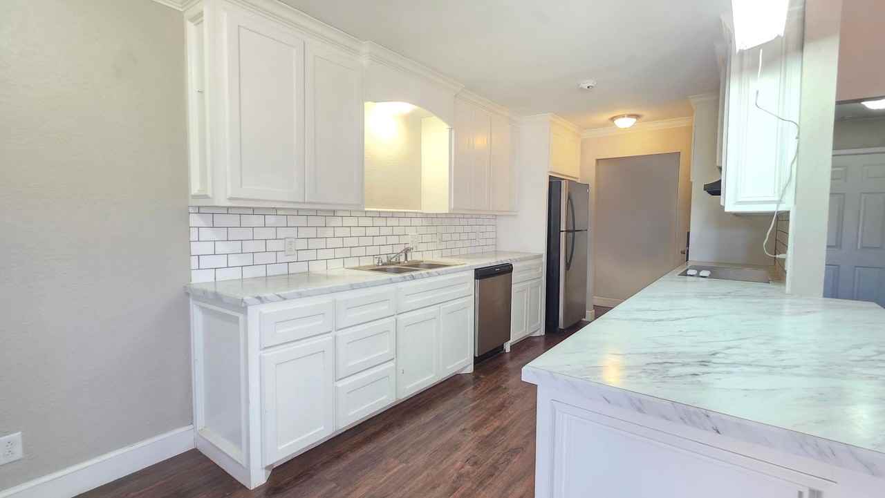 506 N Englewood Ave - Photo 5 of 21