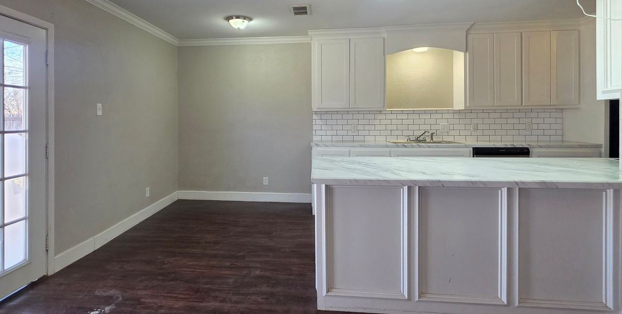 506 N Englewood Ave - Photo 7 of 21