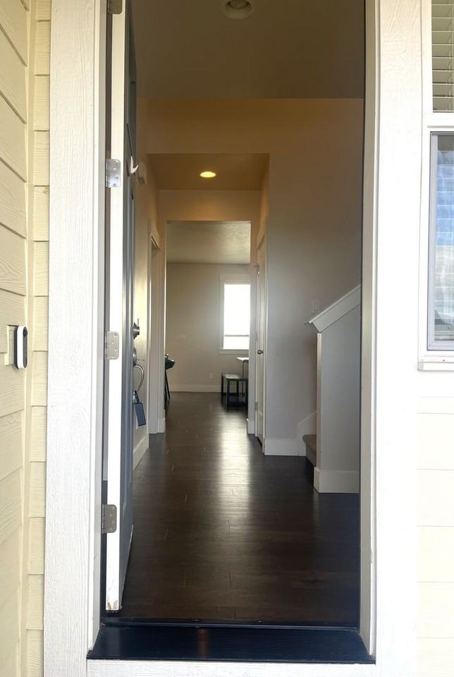 2036 N Thorndale Ave - Photo 3 of 34