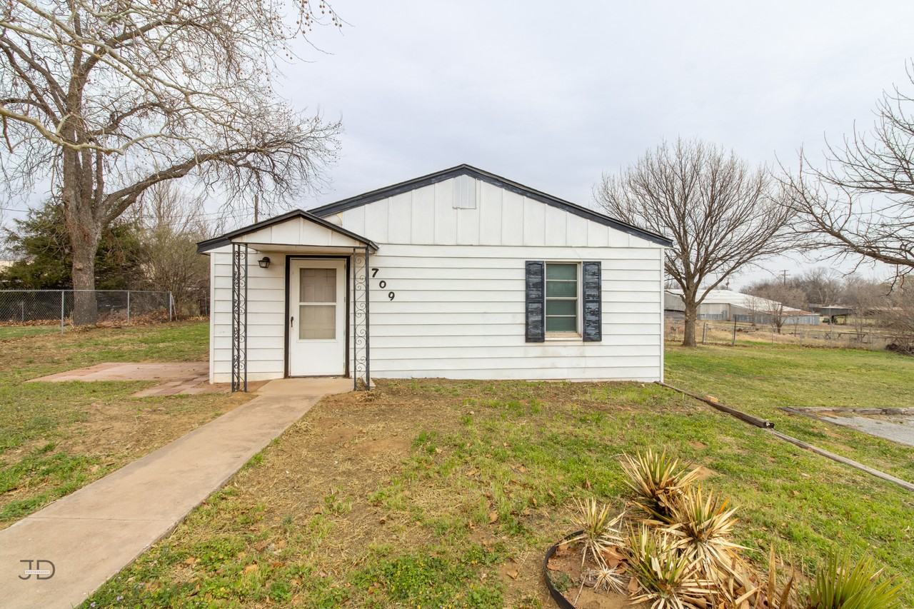 709 E 1st St #1 - Photo 2 of 21