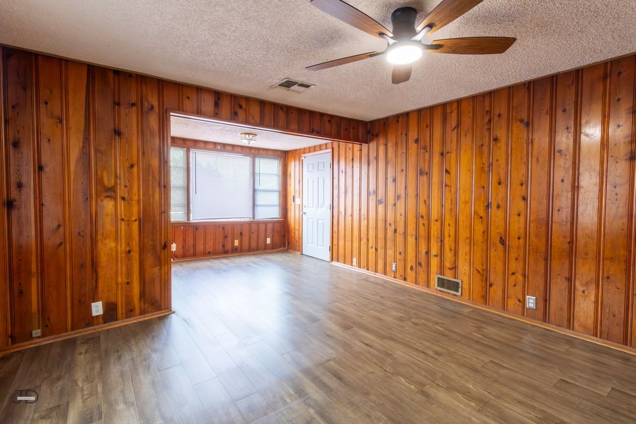 709 E 1st St #1 - Photo 4 of 21