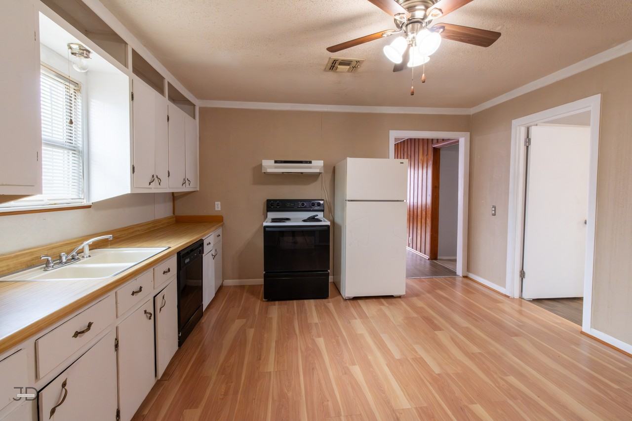 709 E 1st St #1 - Photo 7 of 21