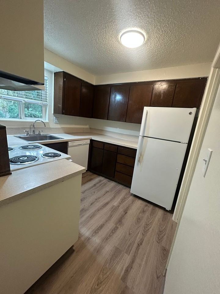 742 32nd Ave Se #8 - Photo 6 of 14