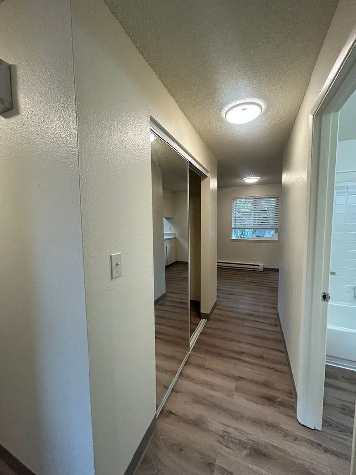 742 32nd Ave Se #8 - Photo 7 of 14