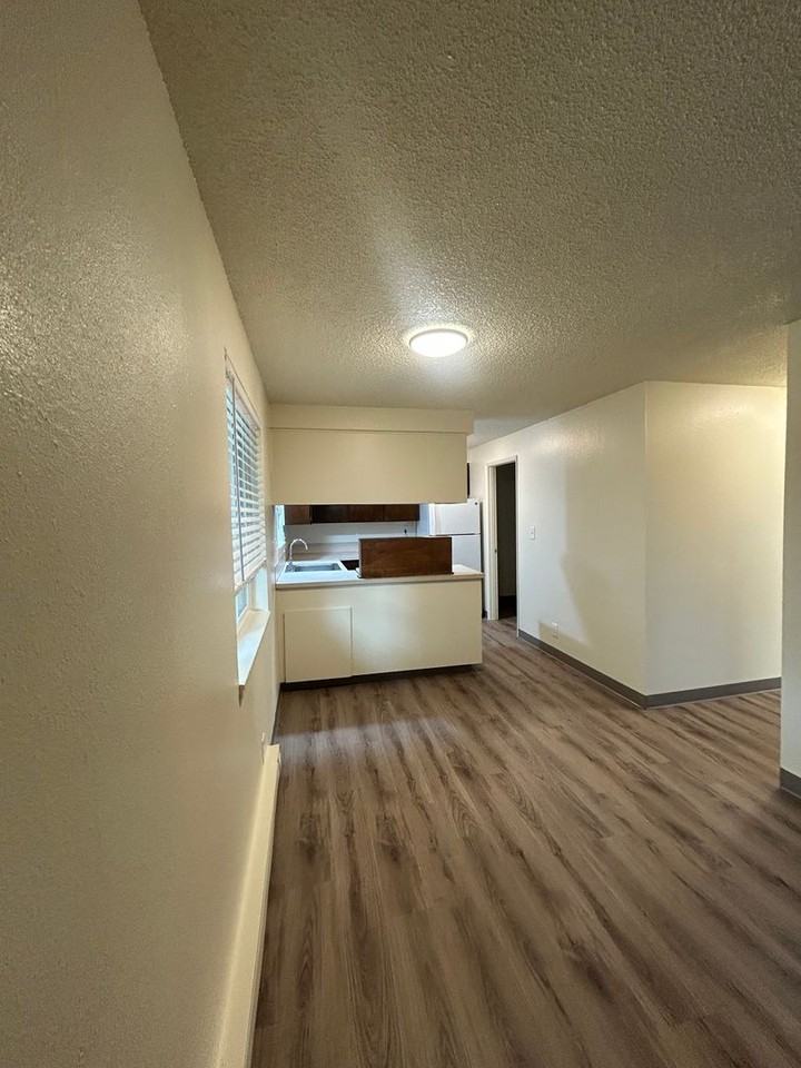 742 32nd Ave Se #8 - Photo 5 of 14