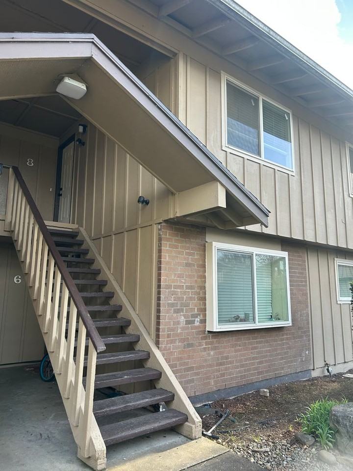 742 32nd Ave Se #8 - Photo 3 of 14