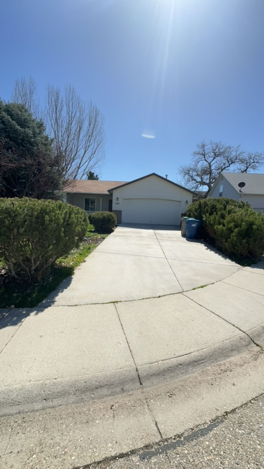 11745 W Halstead Ct - Photo 2 of 15