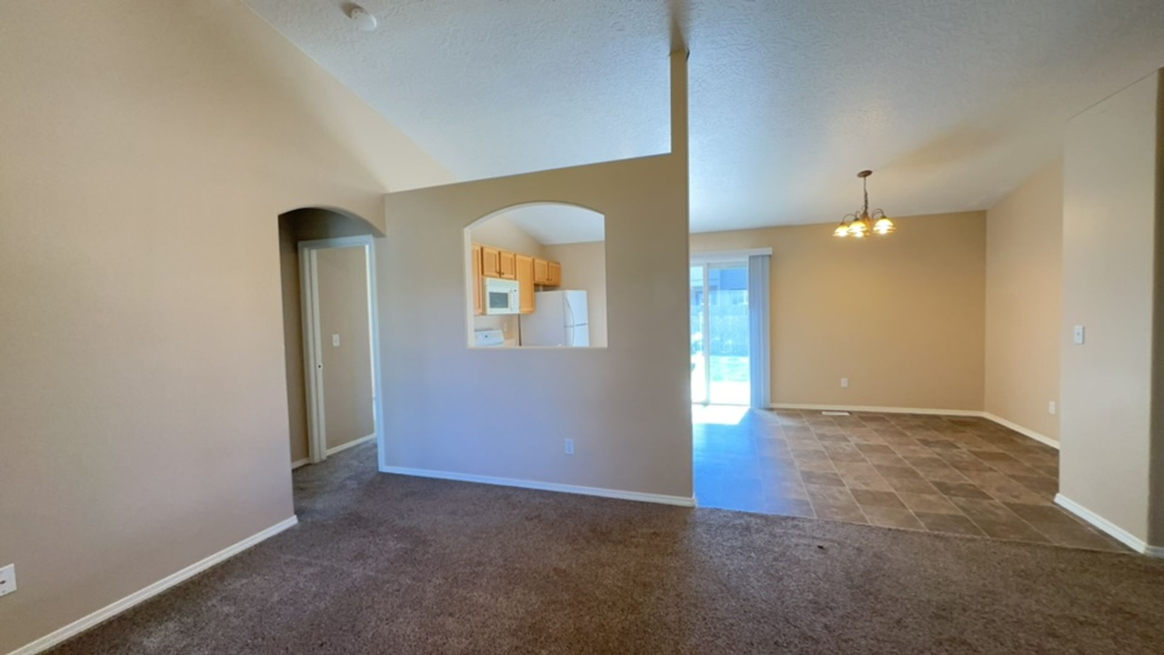 11745 W Halstead Ct - Photo 5 of 15