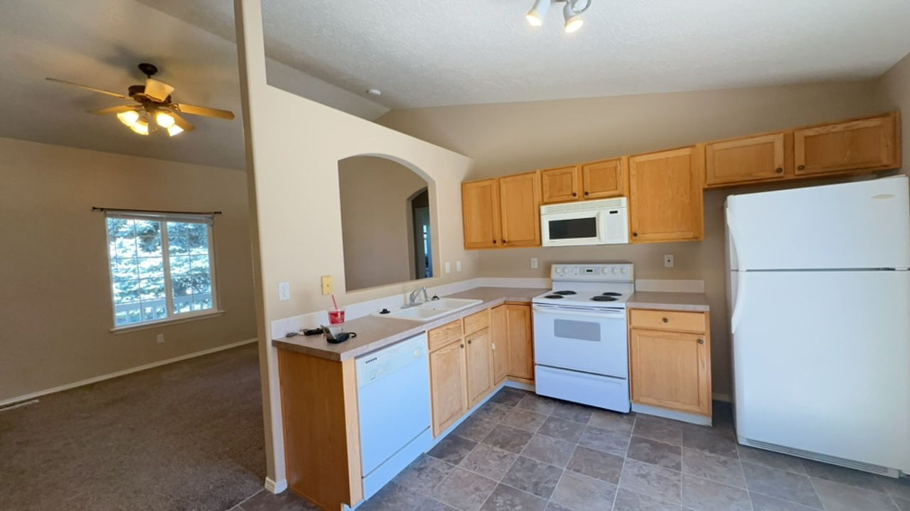 11745 W Halstead Ct - Photo 6 of 15