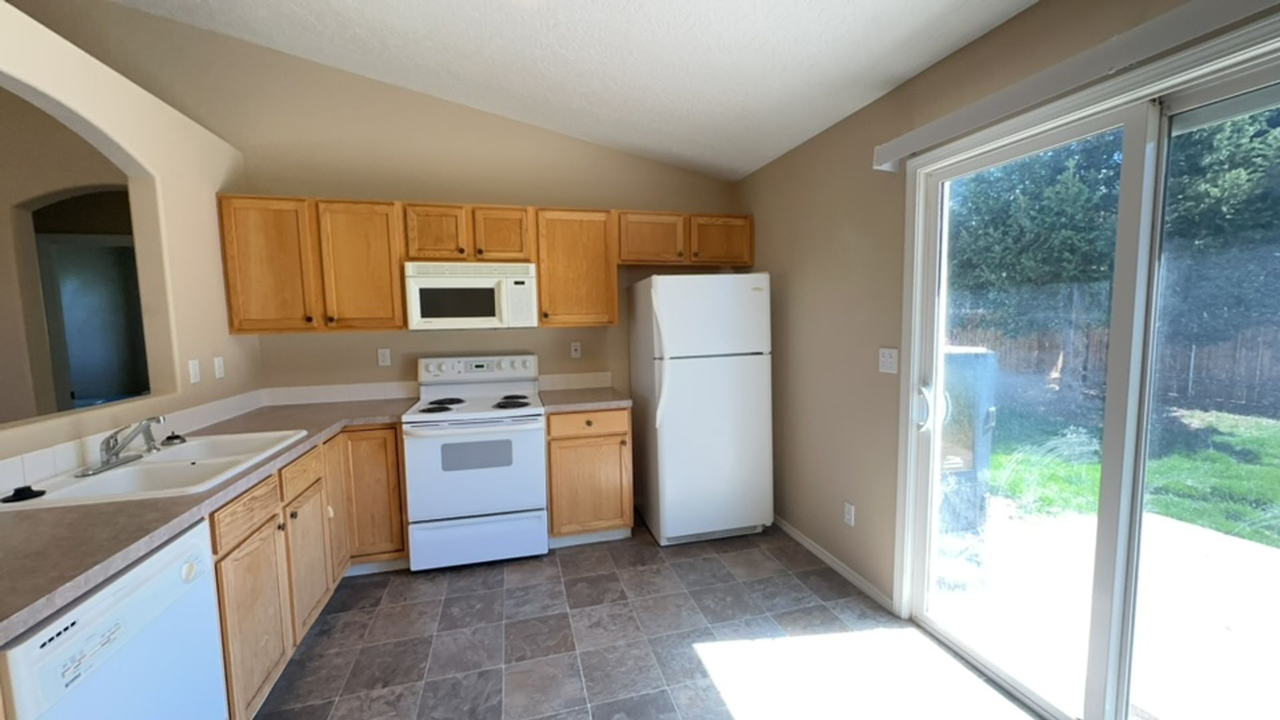 11745 W Halstead Ct - Photo 7 of 15