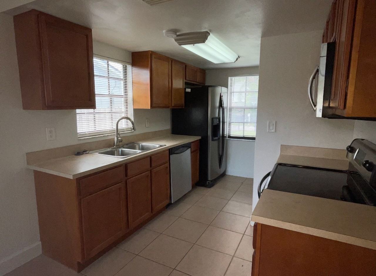 2126 W Grace St - Photo 3 of 12