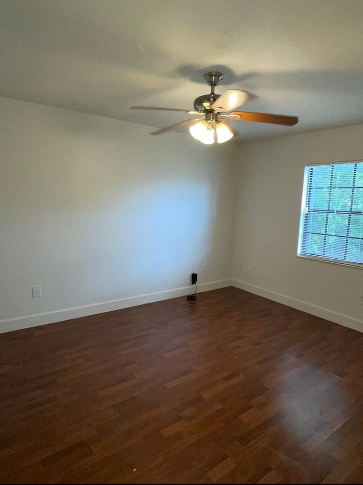 2126 W Grace St - Photo 4 of 12