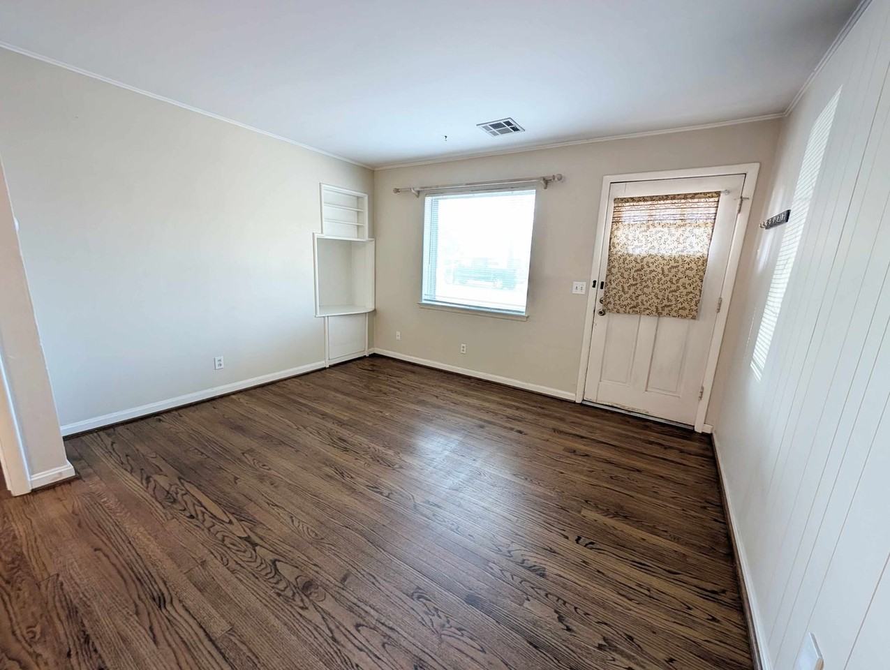 2105 Westchester Dr - Photo 3 of 14