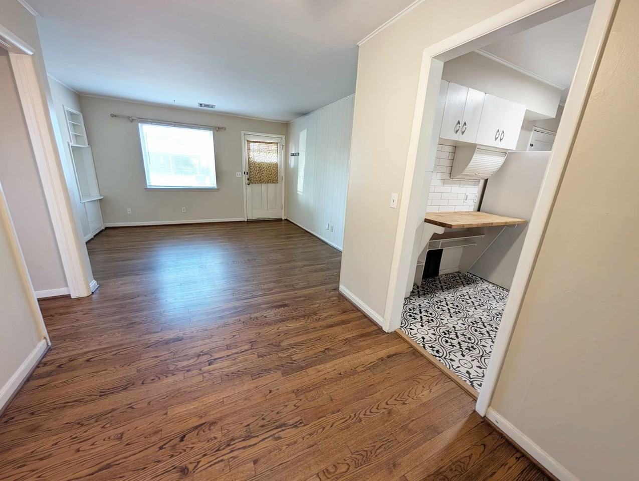 2105 Westchester Dr - Photo 4 of 14