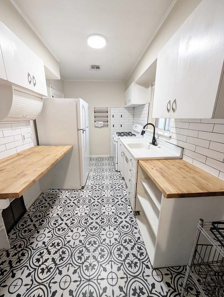 2105 Westchester Dr - Photo 6 of 14