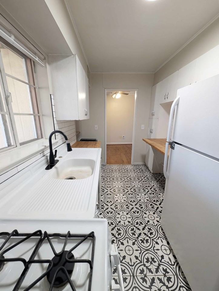 2105 Westchester Dr - Photo 7 of 14