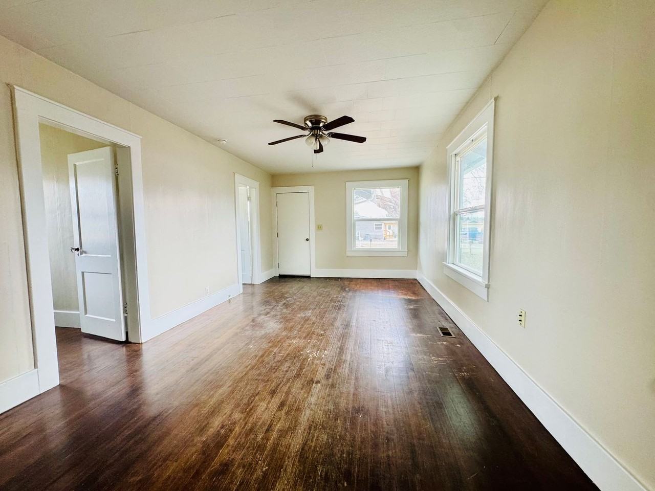 3108 N Alder St - Photo 3 of 24