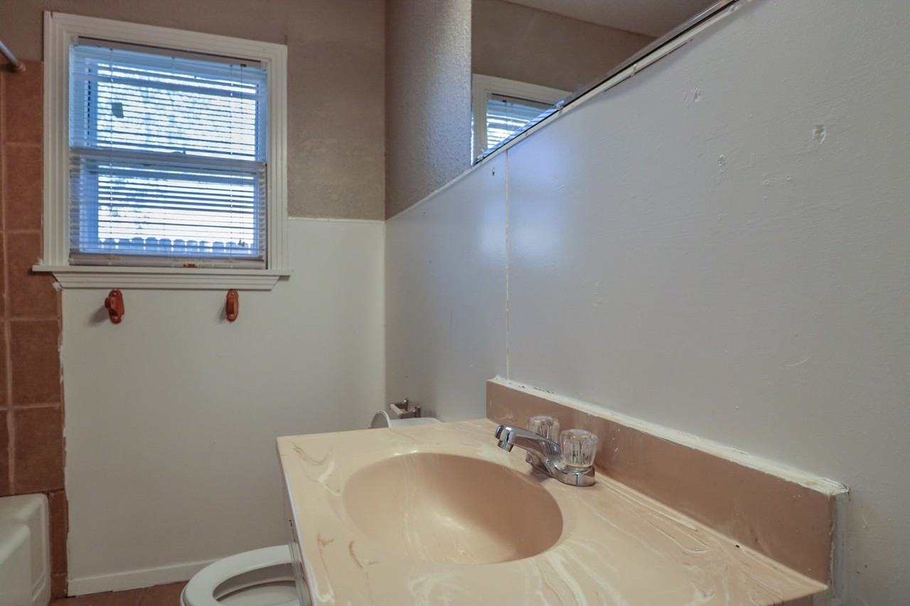 2108 38th St - Photo 6 of 12