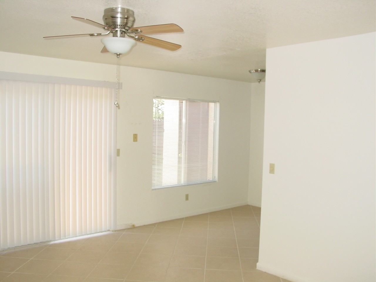 4307 Plaza Vis Apt B - Photo 4 of 11