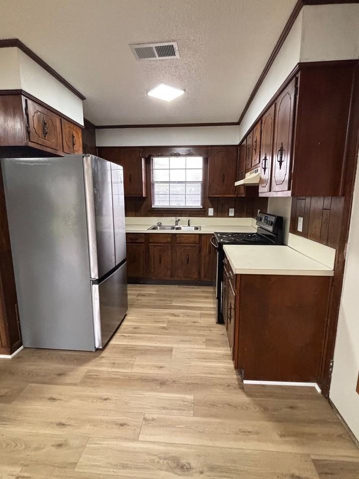 505 W Conway St - Photo 2 of 9