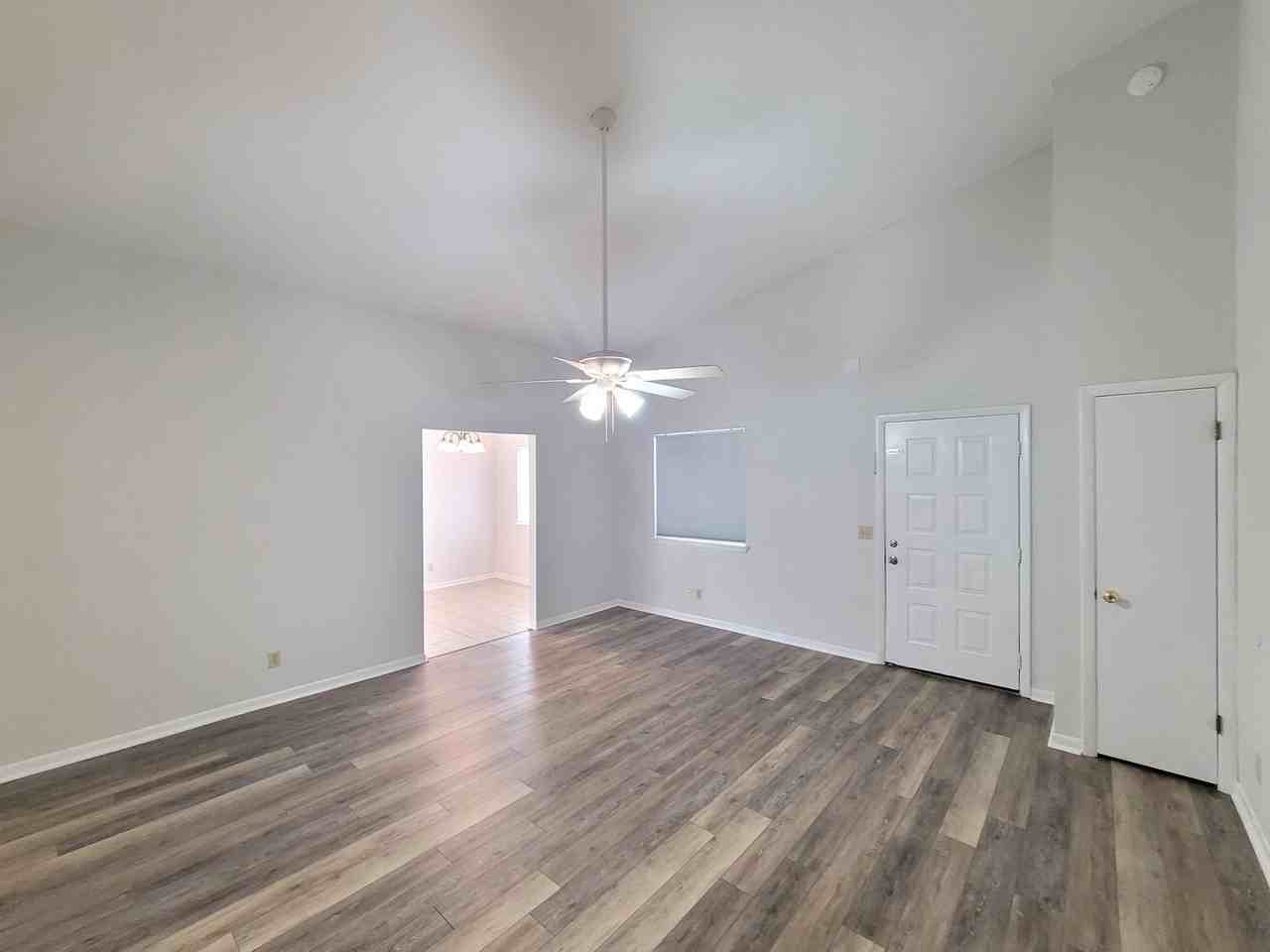 1727 Illinois Ave - Photo 3 of 16