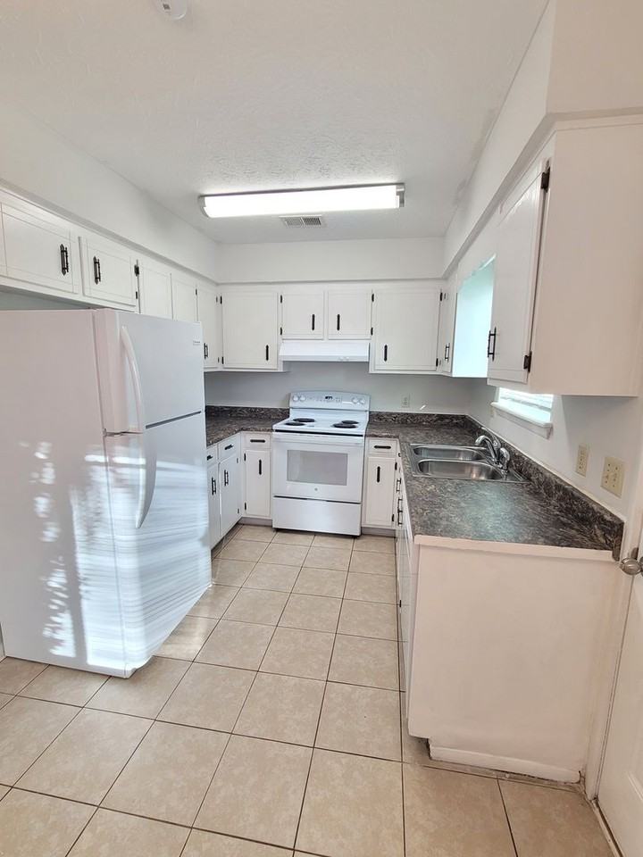 1727 Illinois Ave - Photo 4 of 16