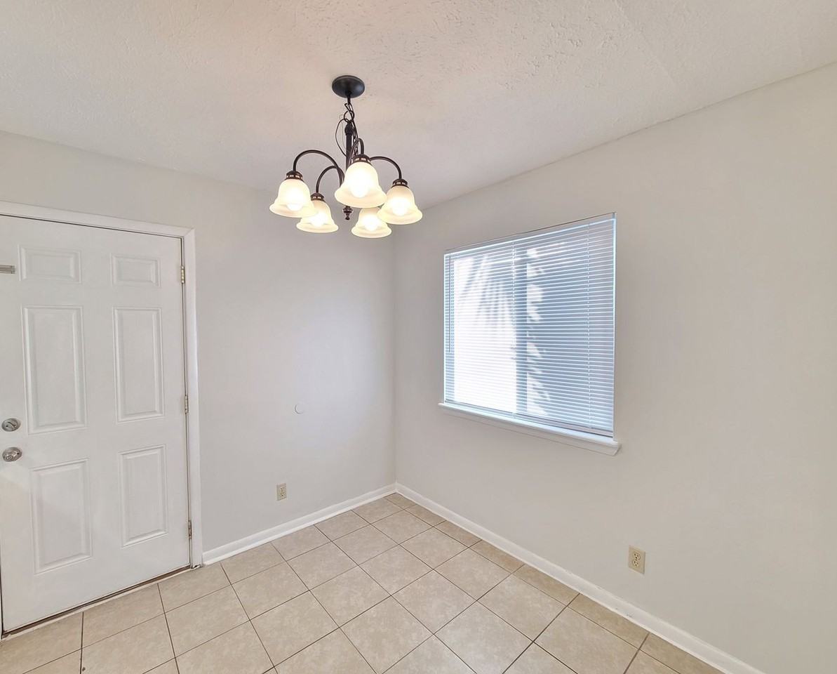 1727 Illinois Ave - Photo 6 of 16