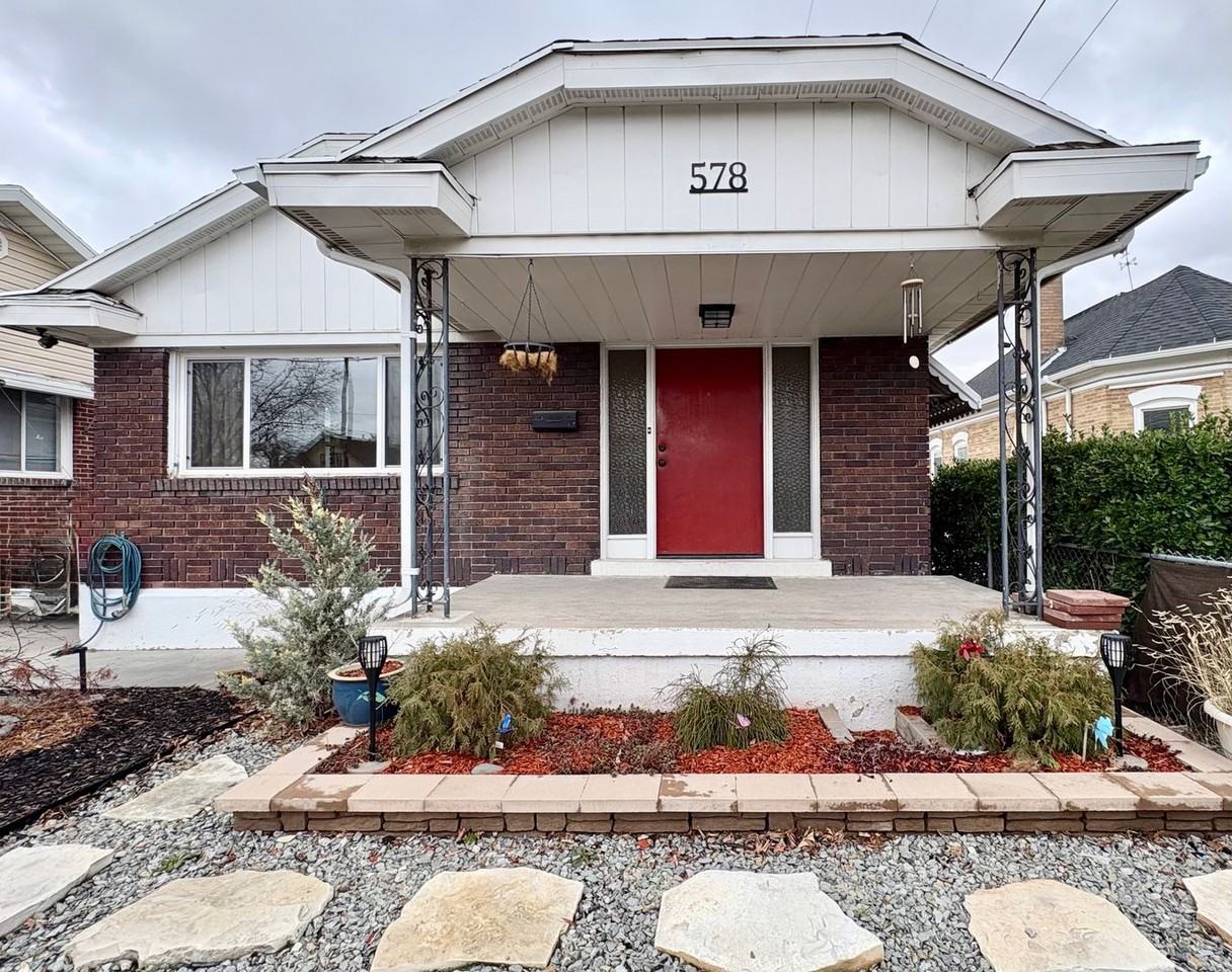 578 E 1700 S - Photo 2 of 28