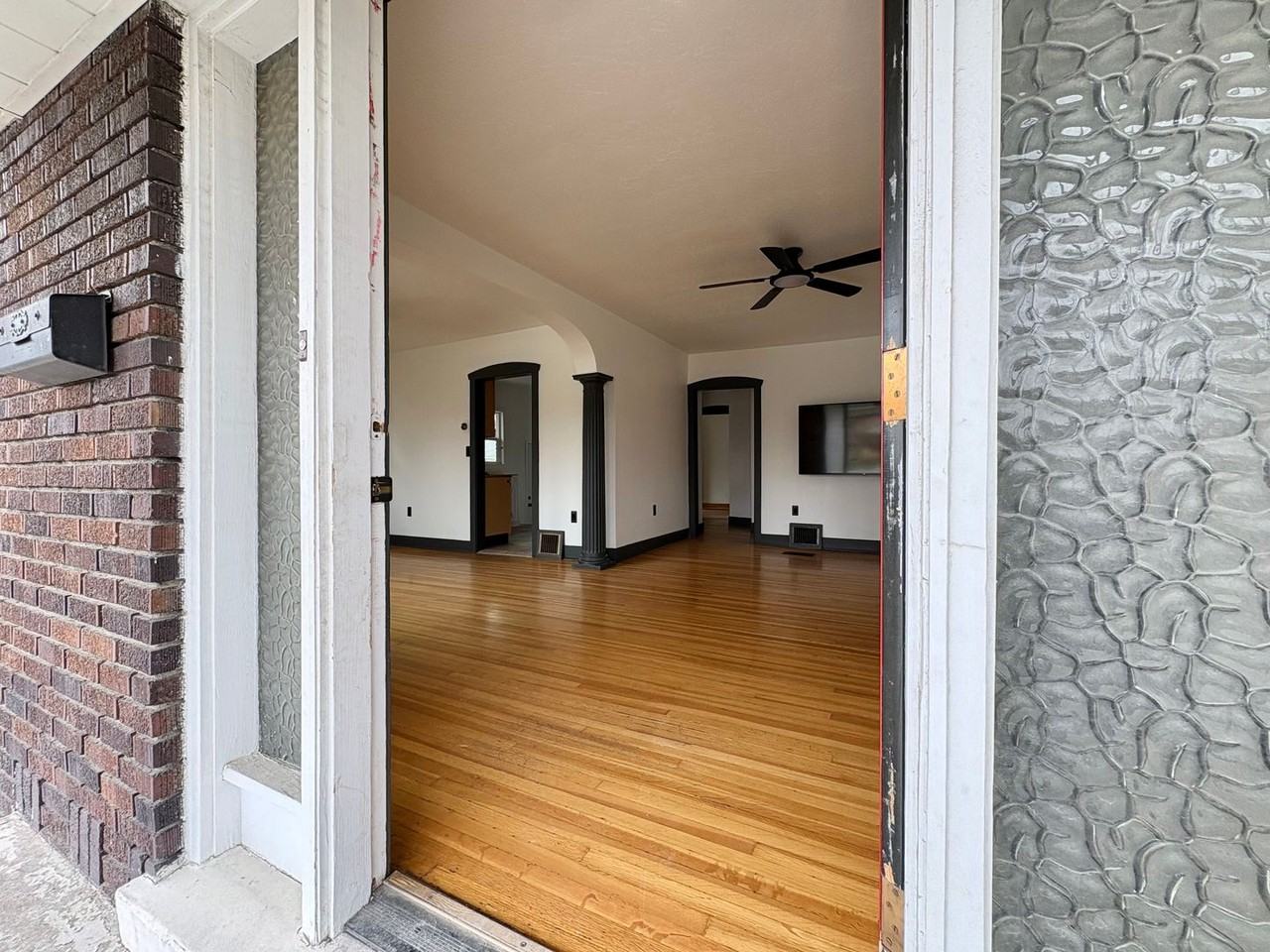 578 E 1700 S - Photo 3 of 28