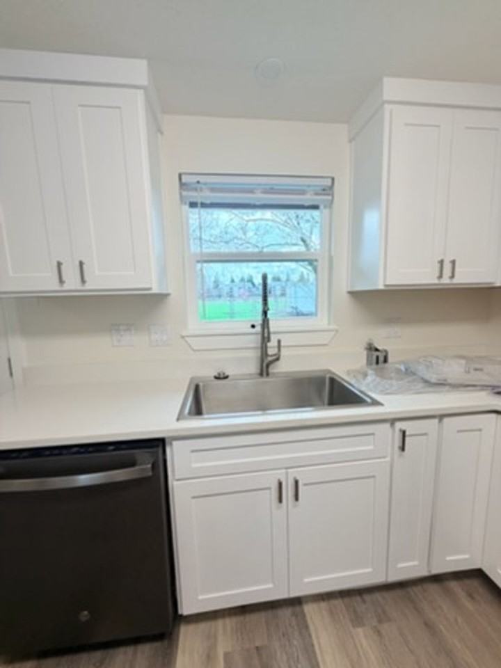 4928 13th Ave Ne - Photo 6 of 28