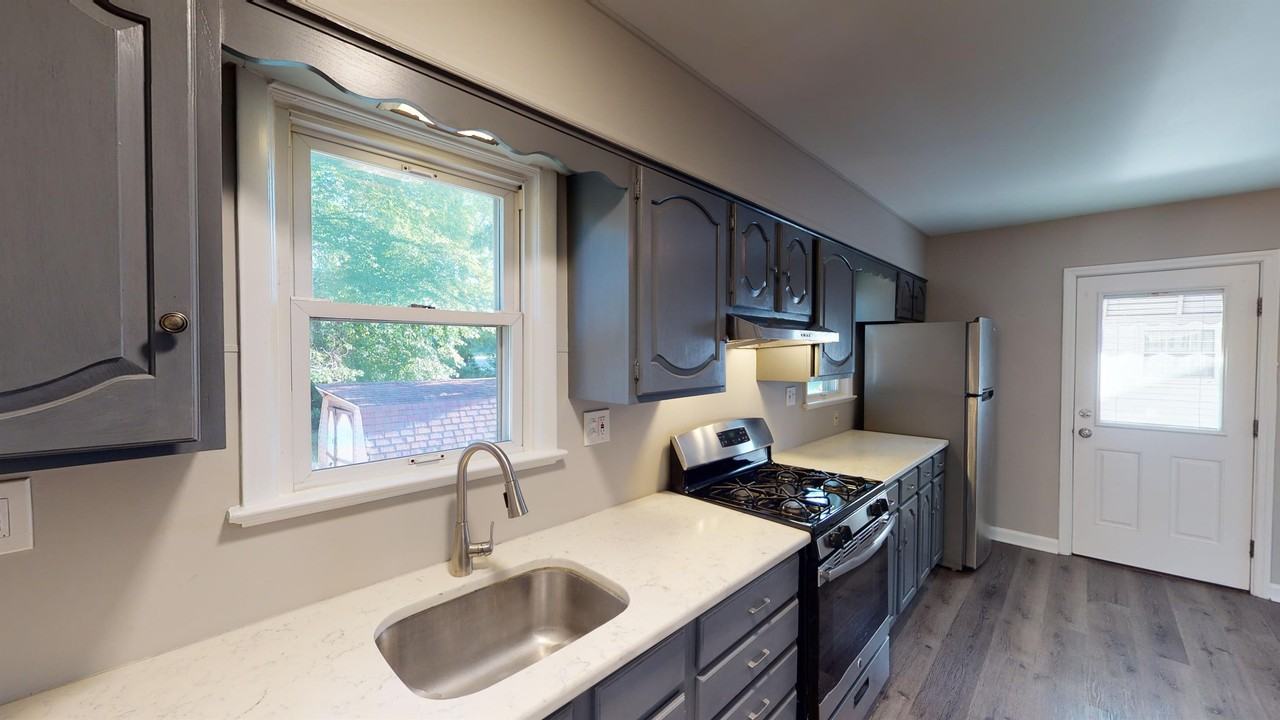 505 W Brooke Ave #1 - Photo 3 of 10