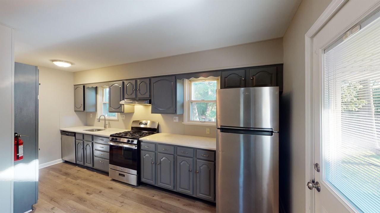 505 W Brooke Ave #1 - Photo 5 of 10