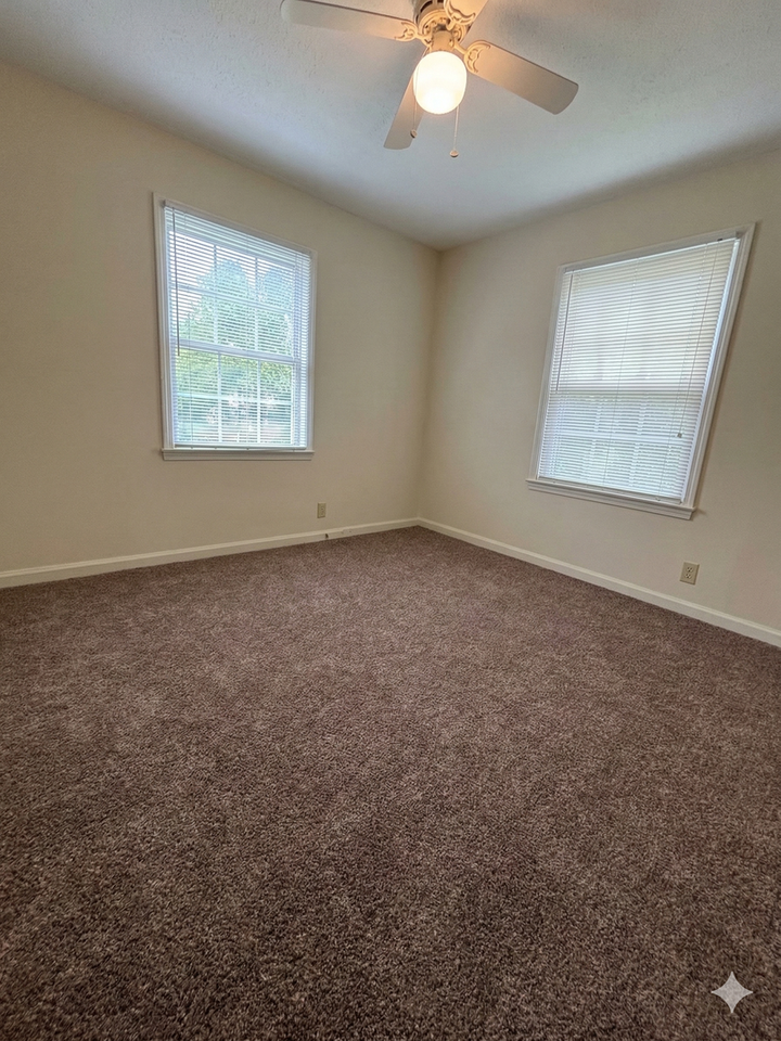 68 Monroe Ave - Photo 4 of 6