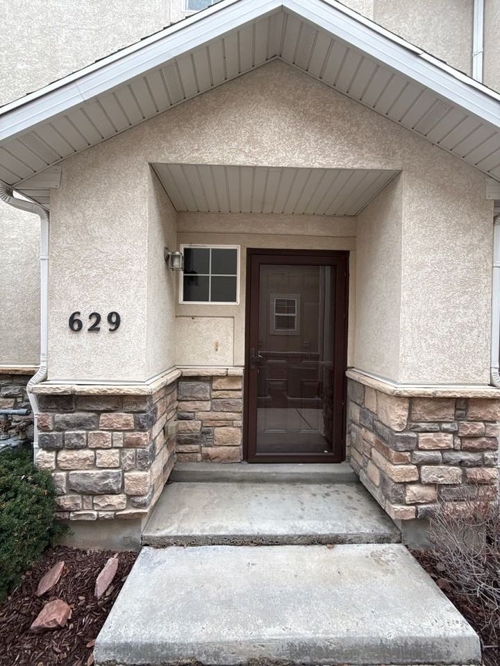 629 Canterbury Ln - Photo 2 of 25