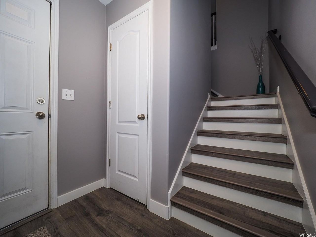 629 Canterbury Ln - Photo 3 of 25