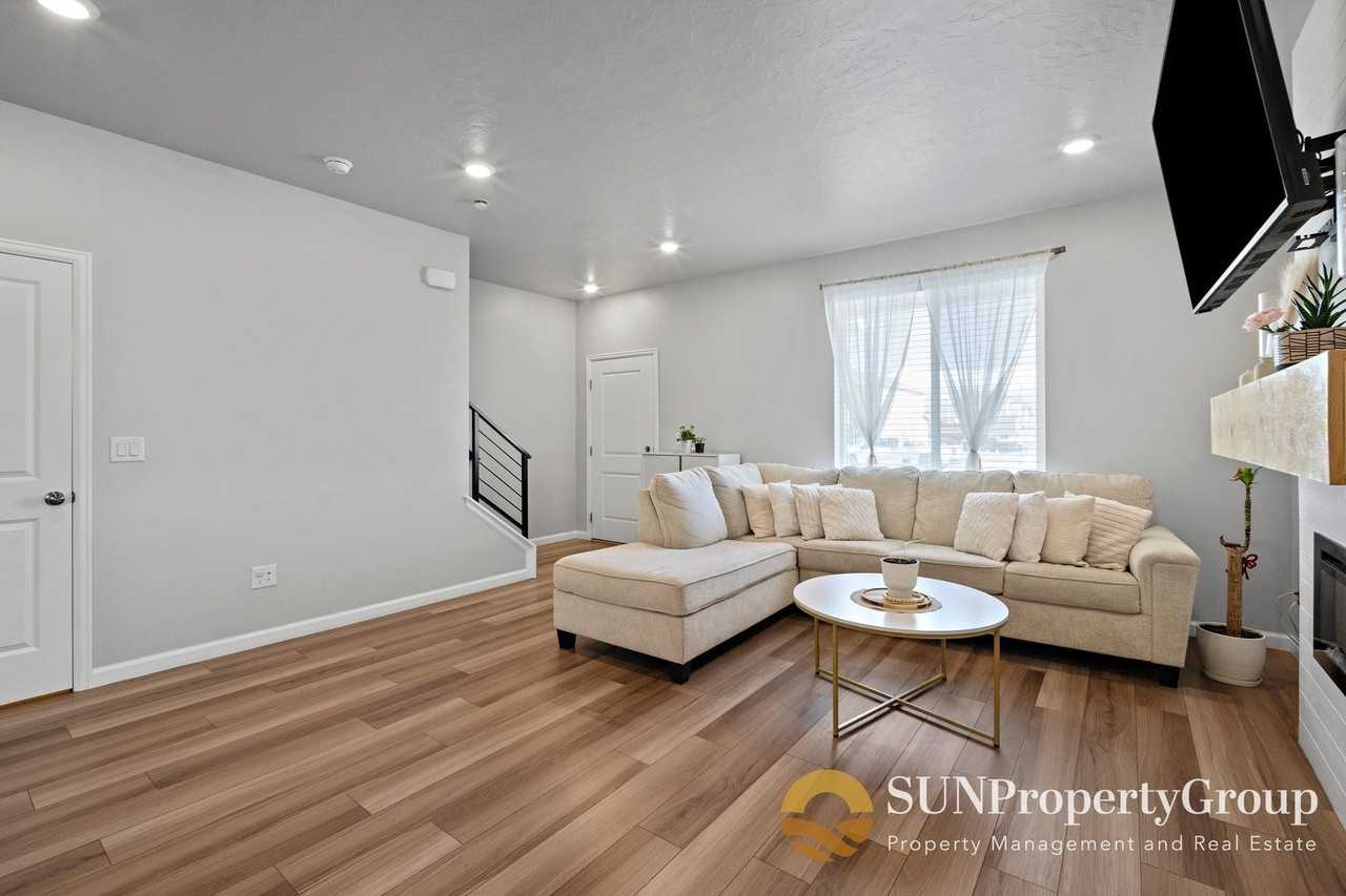 27 N Riverside Dr - Photo 5 of 28