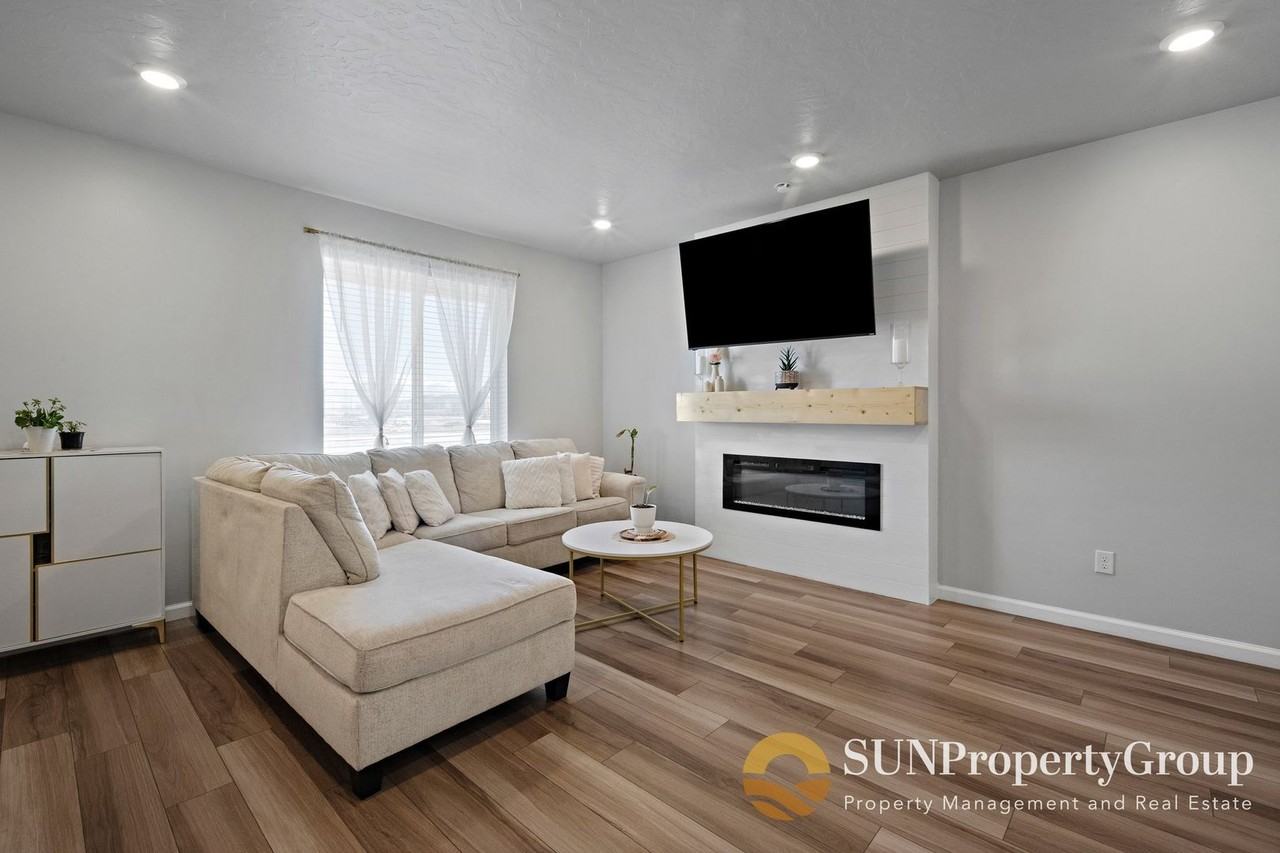 27 N Riverside Dr - Photo 6 of 28