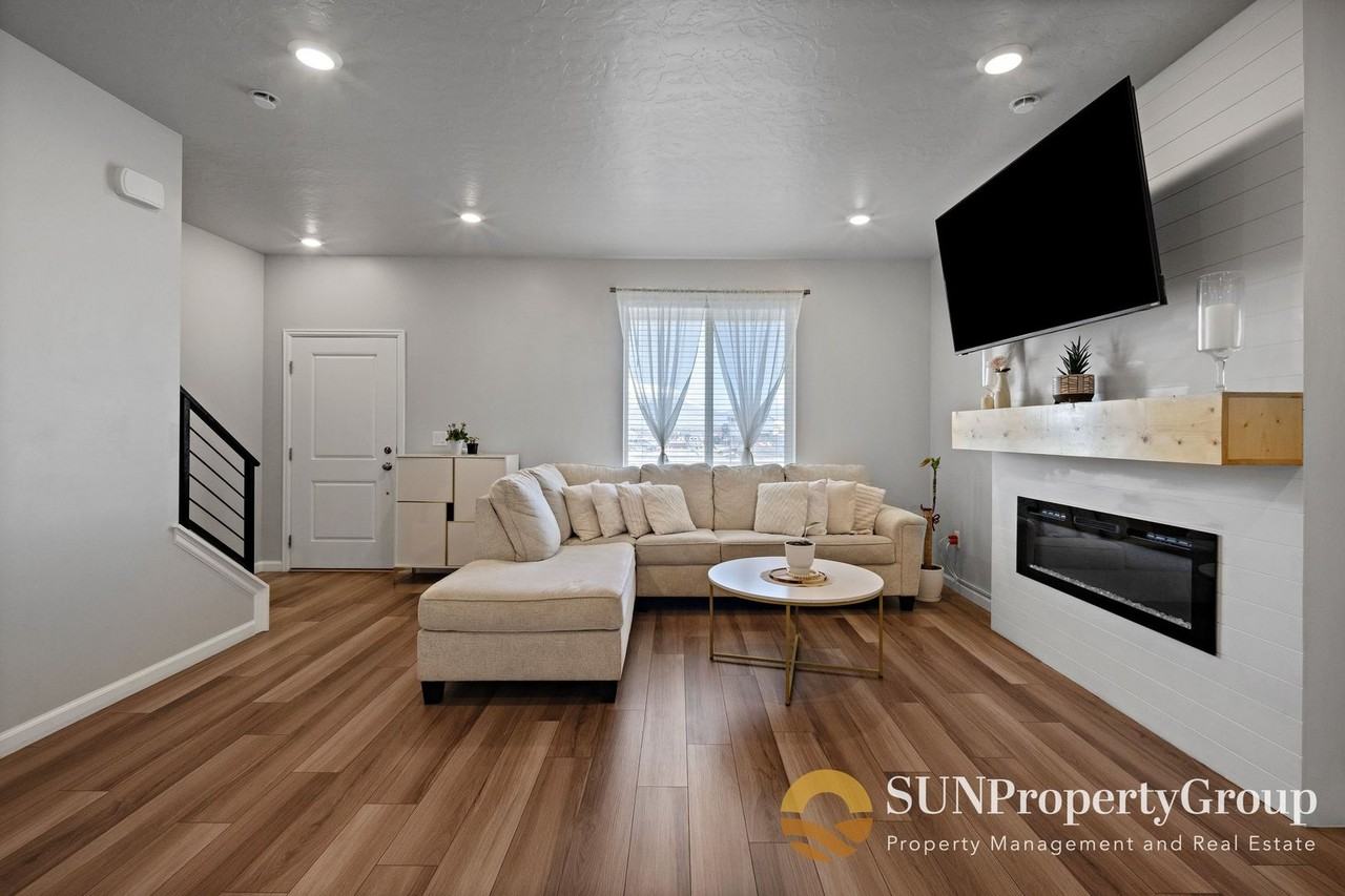 27 N Riverside Dr - Photo 7 of 28