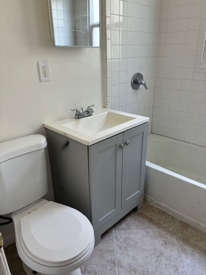 1455 Chestnut Ave #4 - Photo 4 of 9