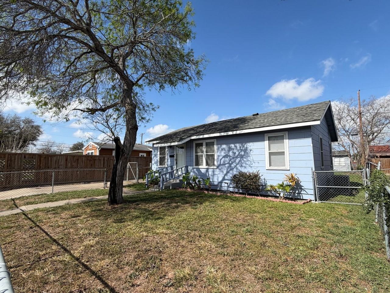 2106 Harvard St - Photo 3 of 12